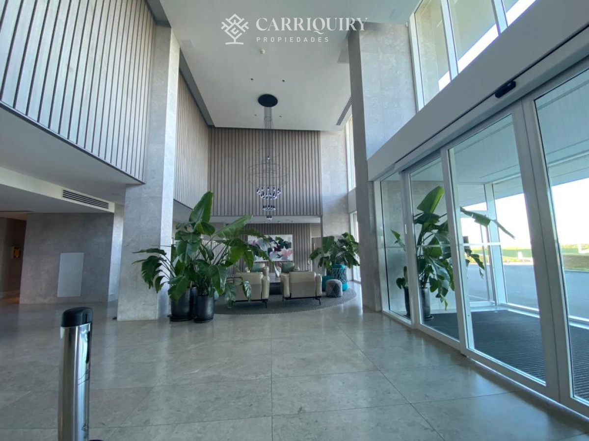 Apartamento ID.7820/Apartamento-en-torre-de-lujo - Lujosa planta sobre la primera línea al mar.