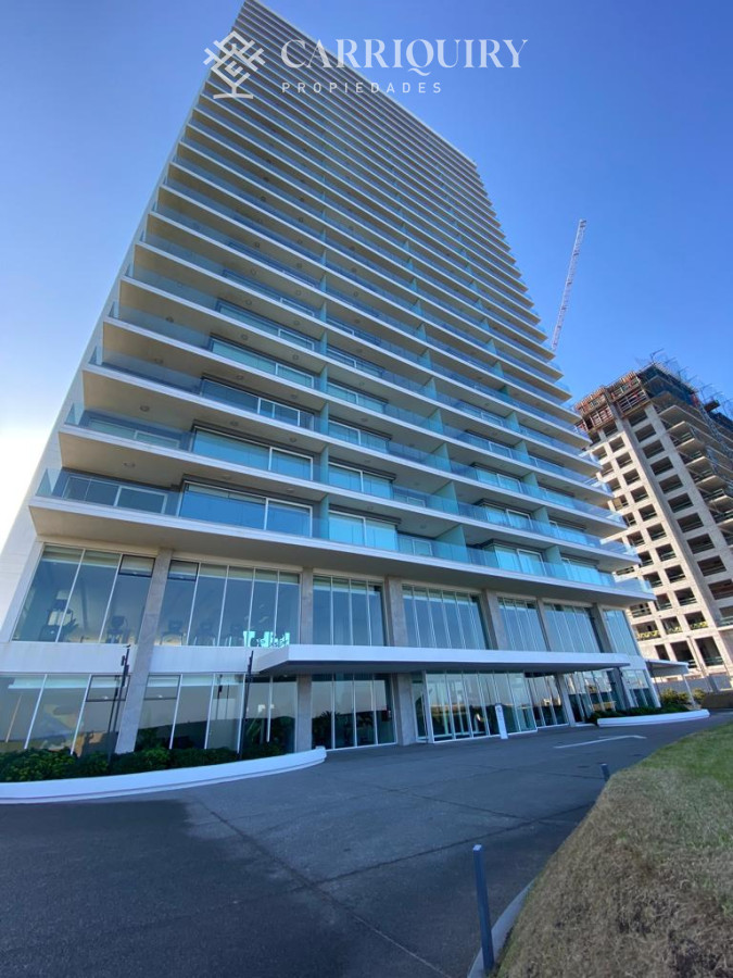 Apartamento ID.7820/Apartamento-en-torre-de-lujo - Lujosa planta sobre la primera línea al mar.