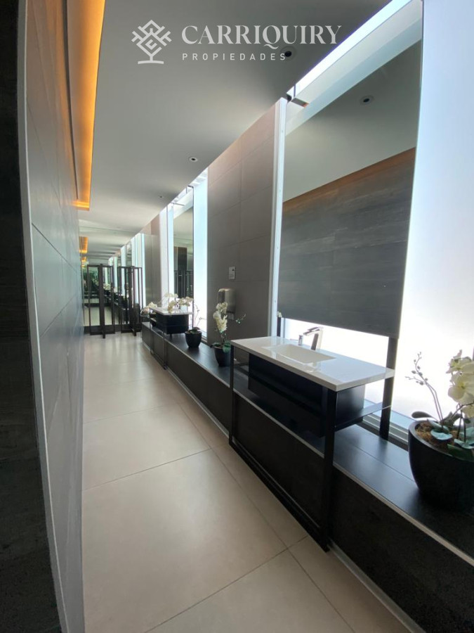 Apartamento ID.7820/Apartamento-en-torre-de-lujo - Lujosa planta sobre la primera línea al mar.