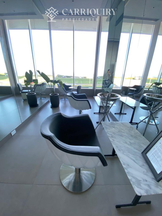 Apartamento ID.7820/Apartamento-en-torre-de-lujo - Lujosa planta sobre la primera línea al mar.