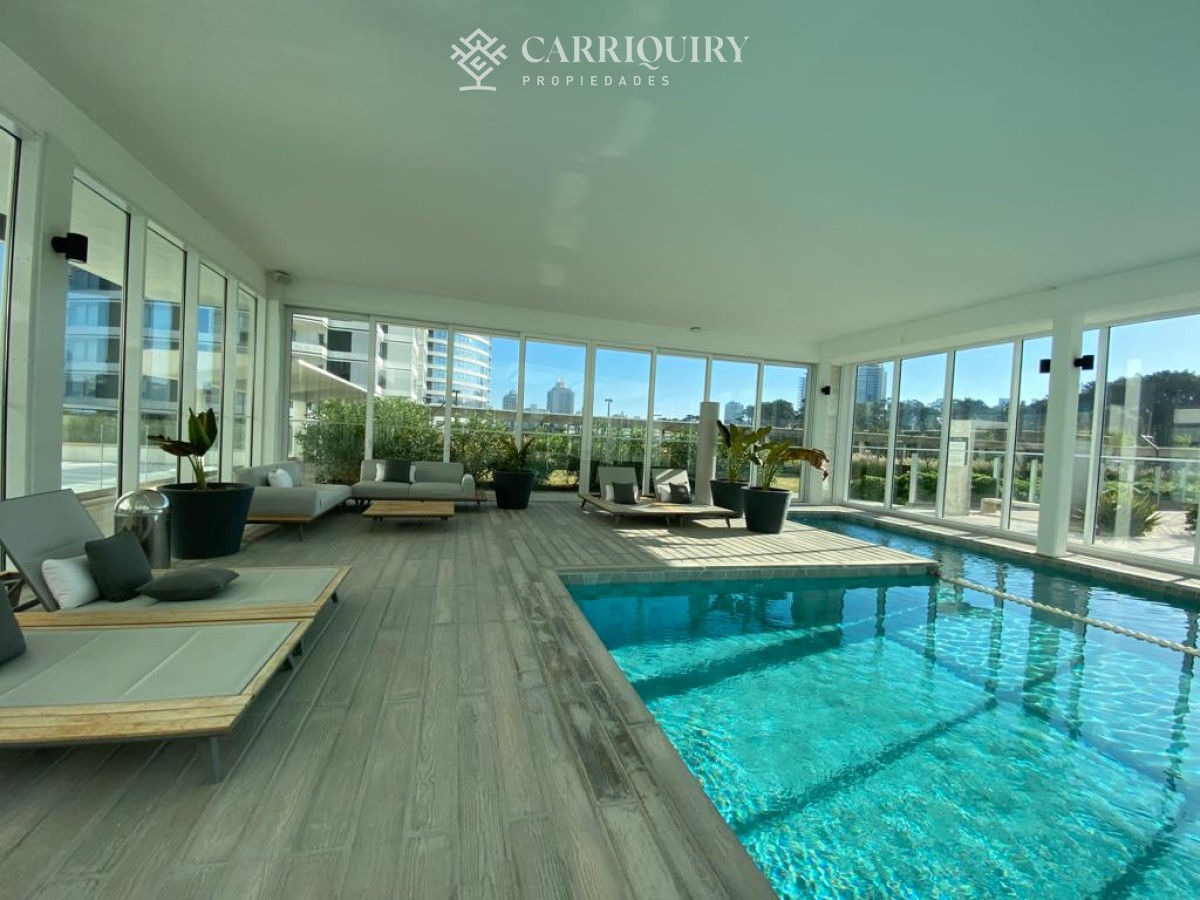 Apartamento ID.7820/Apartamento-en-torre-de-lujo - Lujosa planta sobre la primera línea al mar.