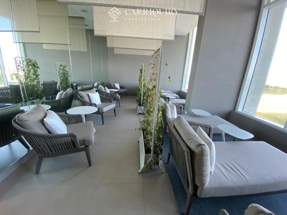 Apartamento ID.7820/Apartamento-en-torre-de-lujo - Lujosa planta sobre la primera línea al mar.