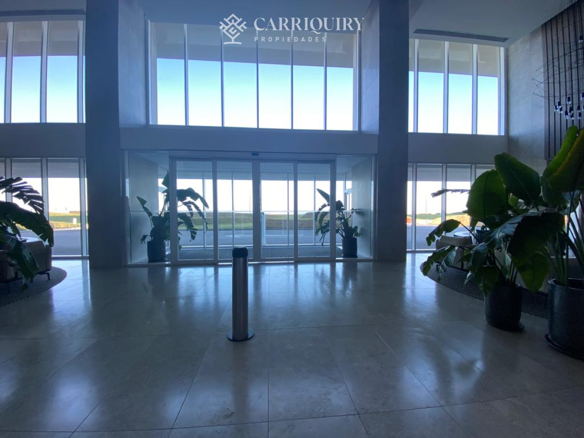 Apartamento ID.7820/Apartamento-en-torre-de-lujo - Lujosa planta sobre la primera línea al mar.
