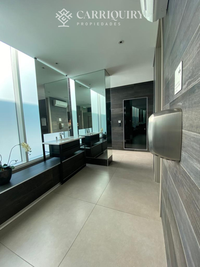 Apartamento ID.7820/Apartamento-en-torre-de-lujo - Lujosa planta sobre la primera línea al mar.