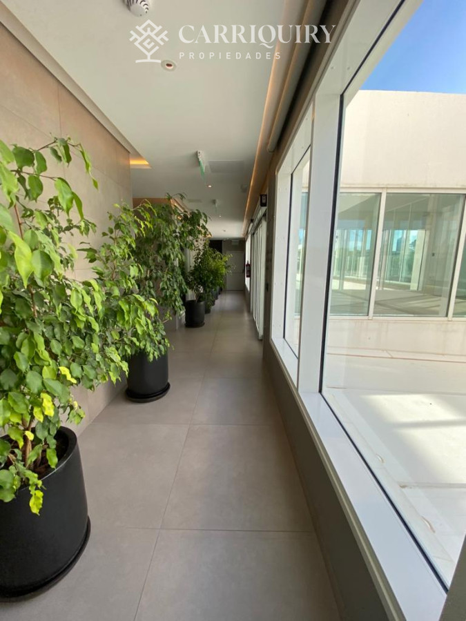 Apartamento ID.7820/Apartamento-en-torre-de-lujo - Lujosa planta sobre la primera línea al mar.