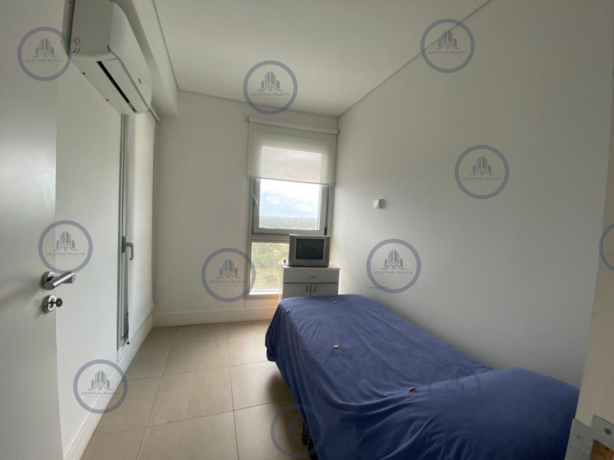 Apartamento ID.1650 - Moderno Apartamento de 2 Dormitorios en Le Parc Frente al Mar, Punta del Este 