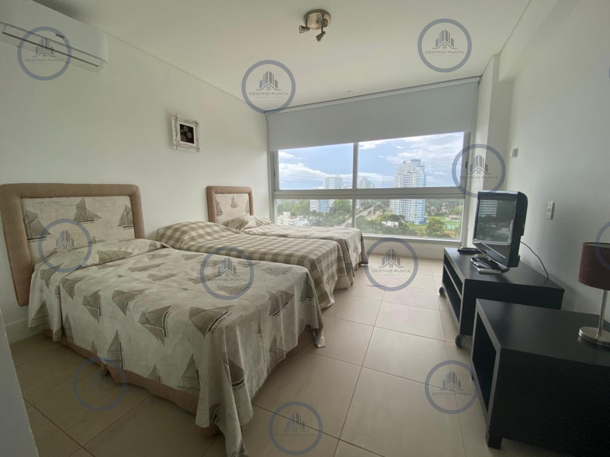 Apartamento ID.1650 - Moderno Apartamento de 2 Dormitorios en Le Parc Frente al Mar, Punta del Este 