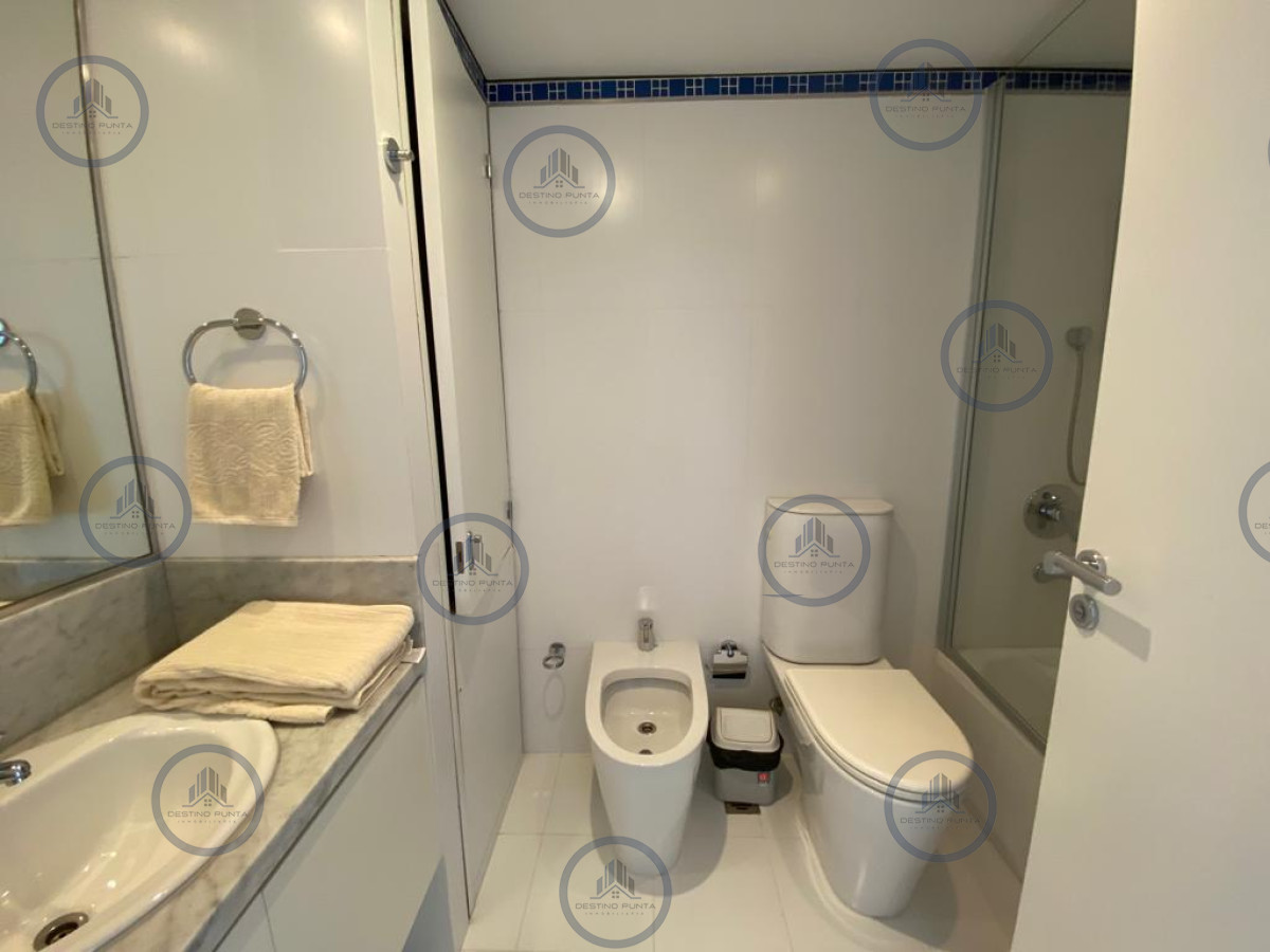 Apartamento ID.1650 - Moderno Apartamento de 2 Dormitorios en Le Parc Frente al Mar, Punta del Este 