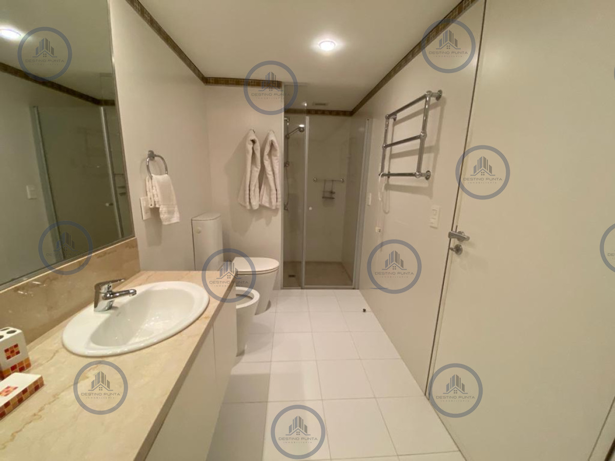 Apartamento ID.1650 - Moderno Apartamento de 2 Dormitorios en Le Parc Frente al Mar, Punta del Este 