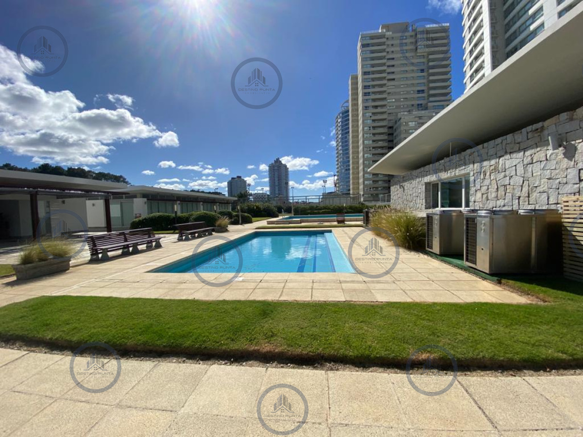 Apartamento ID.1650 - Moderno Apartamento de 2 Dormitorios en Le Parc Frente al Mar, Punta del Este 