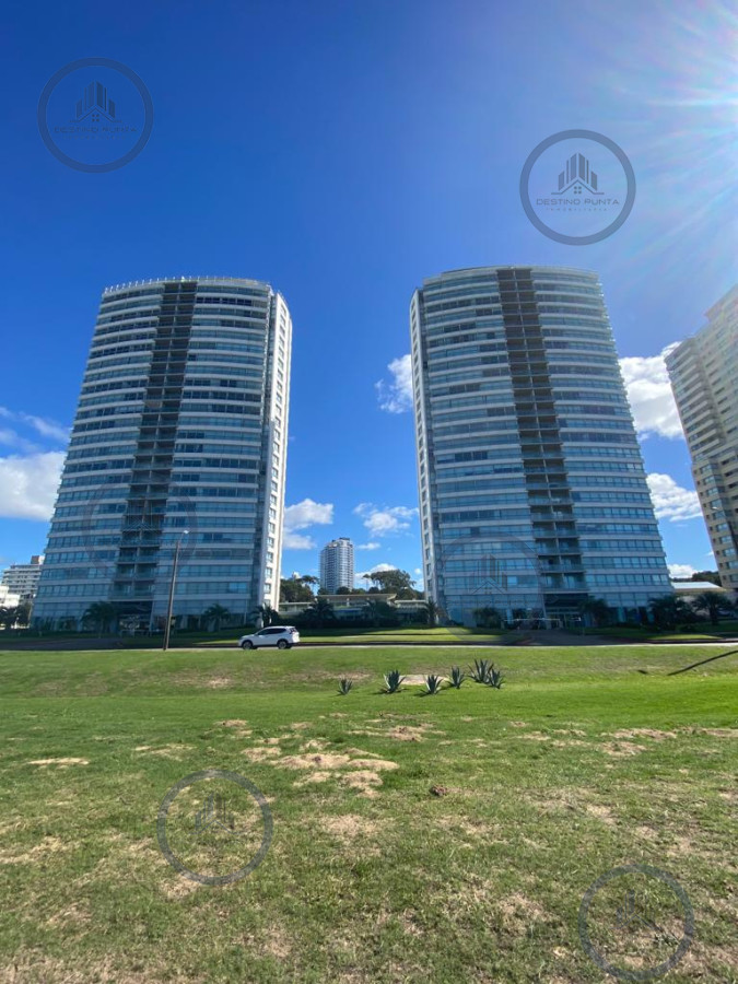 Apartamento ID.1650 - Moderno Apartamento de 2 Dormitorios en Le Parc Frente al Mar, Punta del Este 
