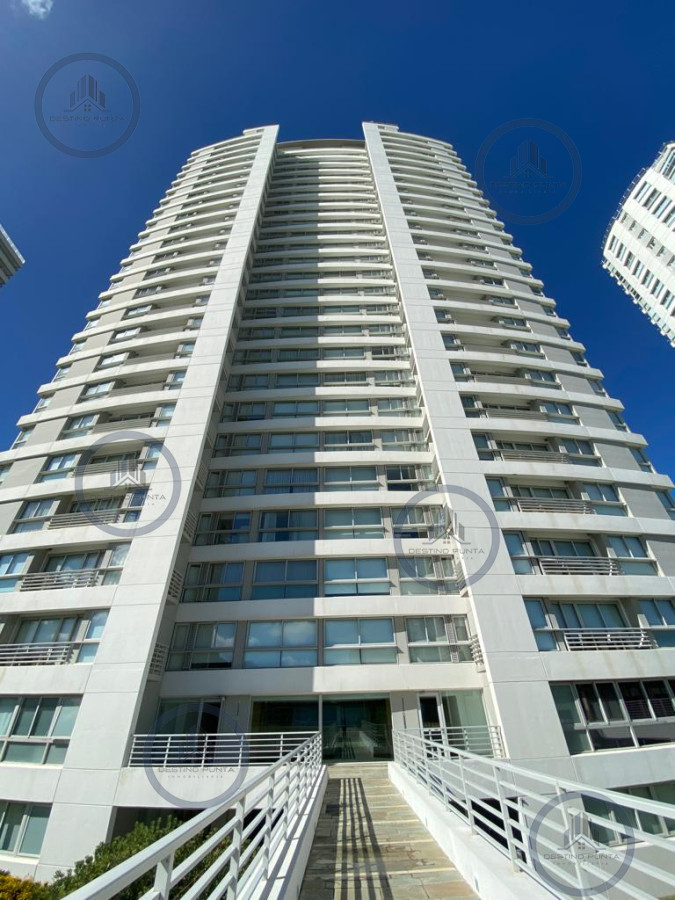 Apartamento ID.1650 - Moderno Apartamento de 2 Dormitorios en Le Parc Frente al Mar, Punta del Este 