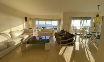 PRIMERA LINEA MANSA, APARTAMENTO DE 3 DORMITORIOS EN VENTA MALECON