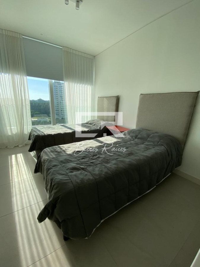 Apartamento ID.112 - Lujosa planta sobre la primera línea al mar.