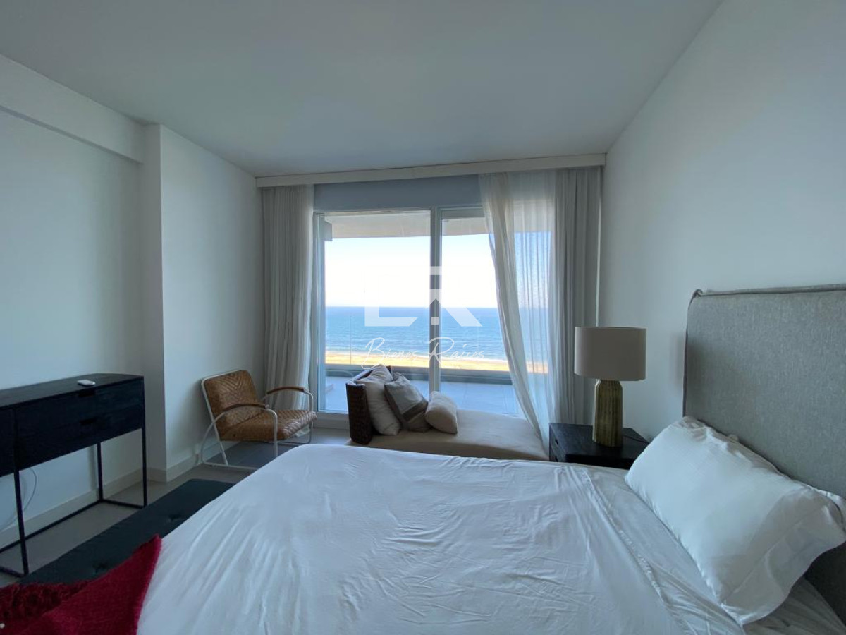 Apartamento ID.112 - Lujosa planta sobre la primera línea al mar.