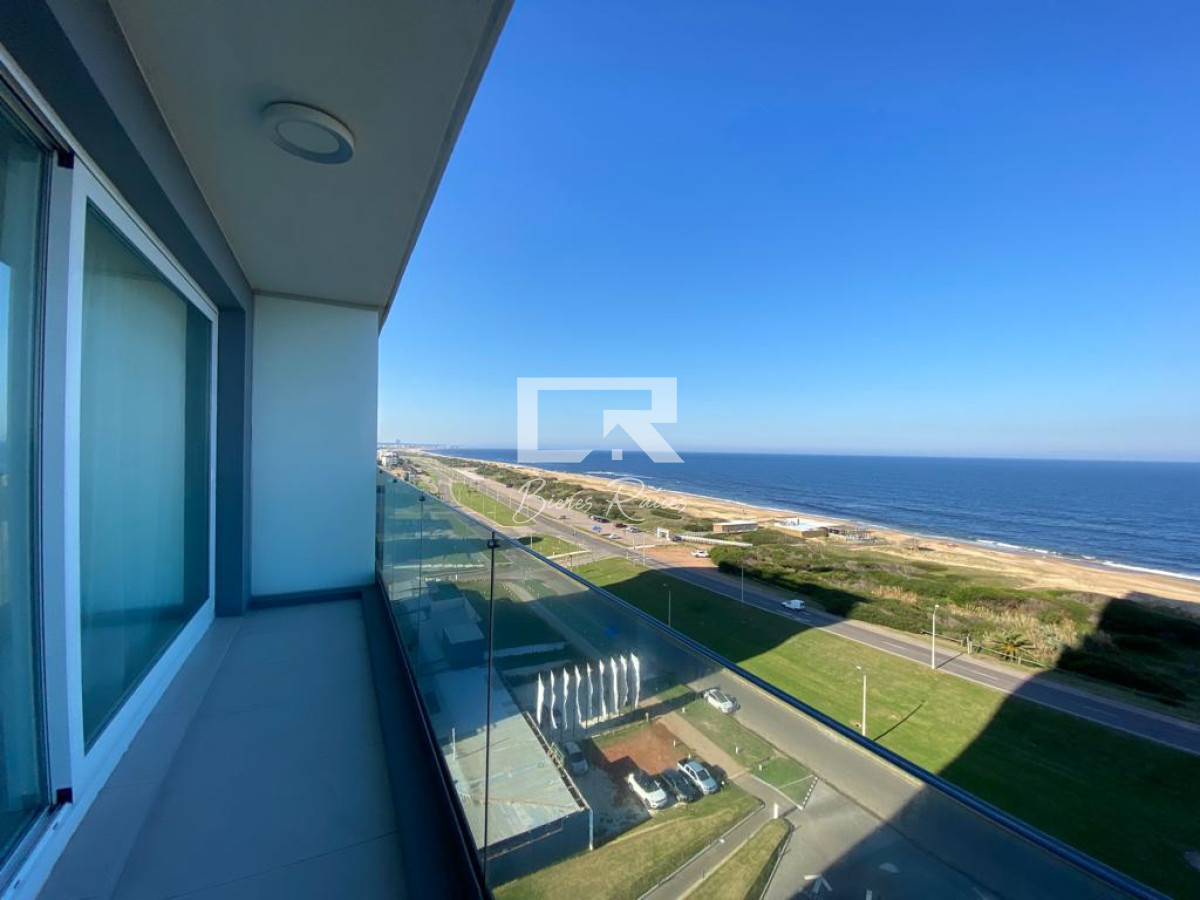 Apartamento ID.112 - Lujosa planta sobre la primera línea al mar.