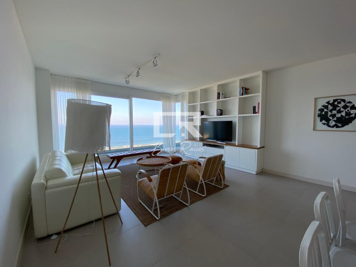 Apartamento ID.112 - Lujosa planta sobre la primera línea al mar.