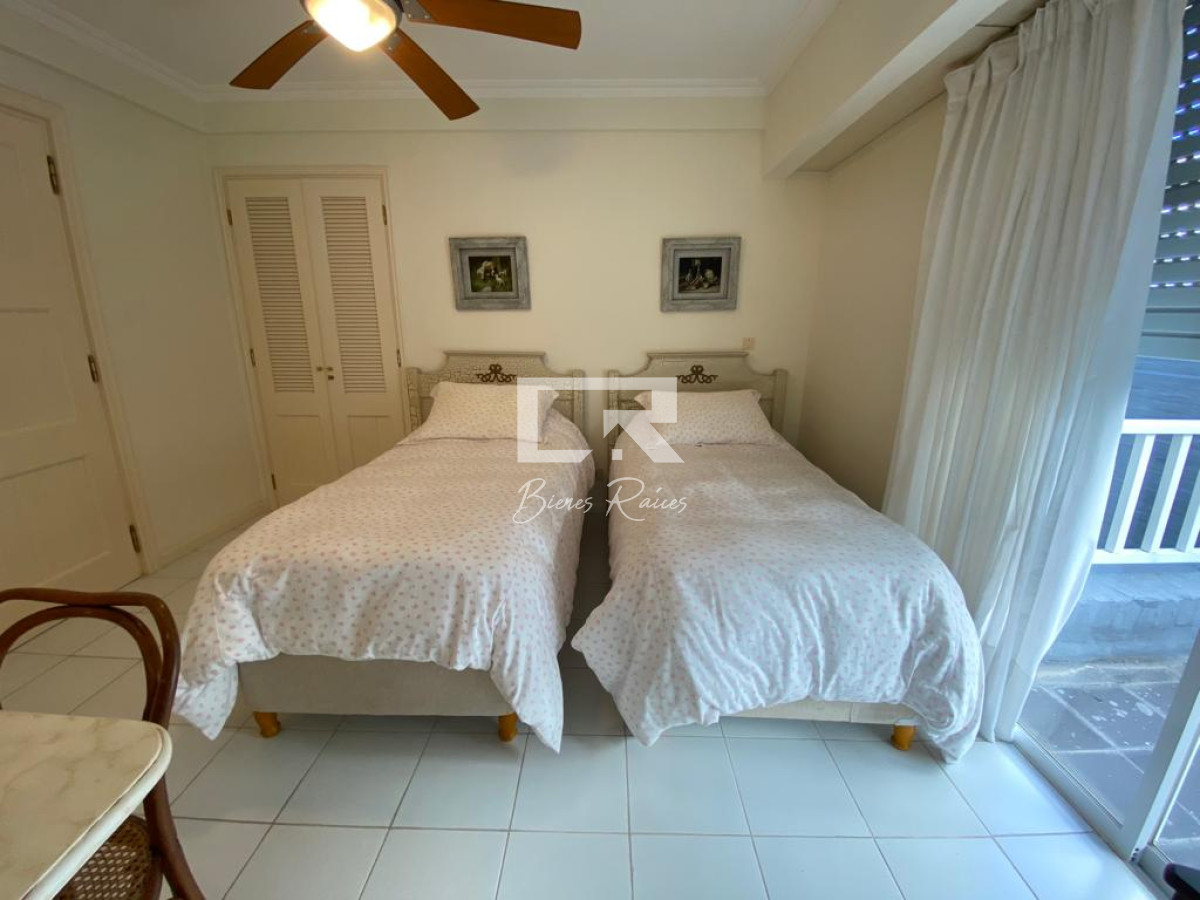Apartamento ID.119 - Excepcional apto sobre rambla portuaria.