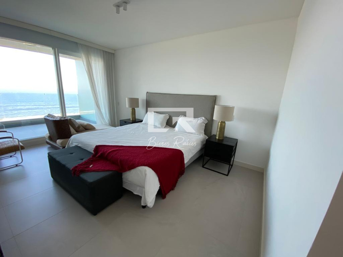 Apartamento ID.112 - Lujosa planta sobre la primera línea al mar.