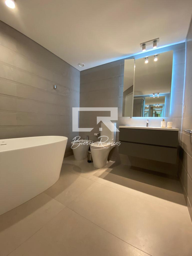 Apartamento ID.112 - Lujosa planta sobre la primera línea al mar.