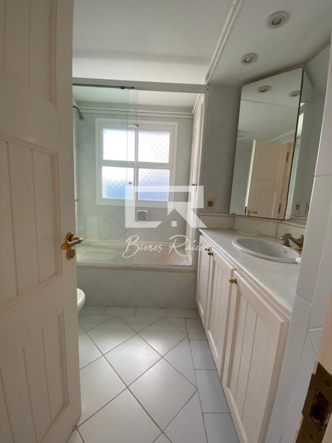 Apartamento ID.119 - Excepcional apto sobre rambla portuaria.