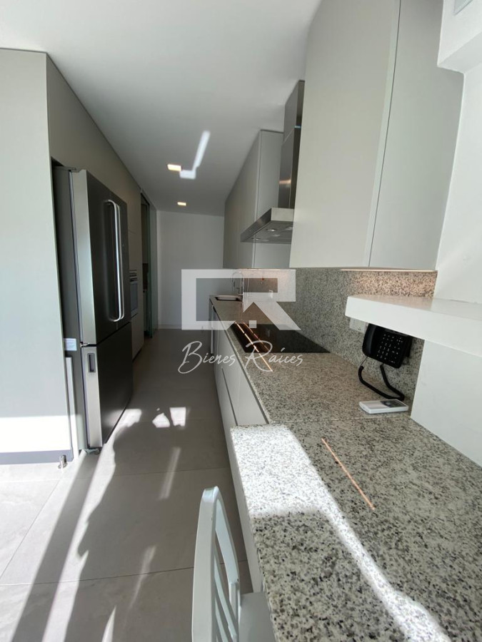 Apartamento ID.112 - Lujosa planta sobre la primera línea al mar.