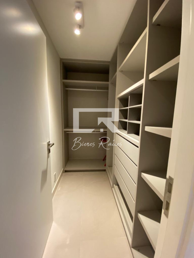 Apartamento ID.112 - Lujosa planta sobre la primera línea al mar.