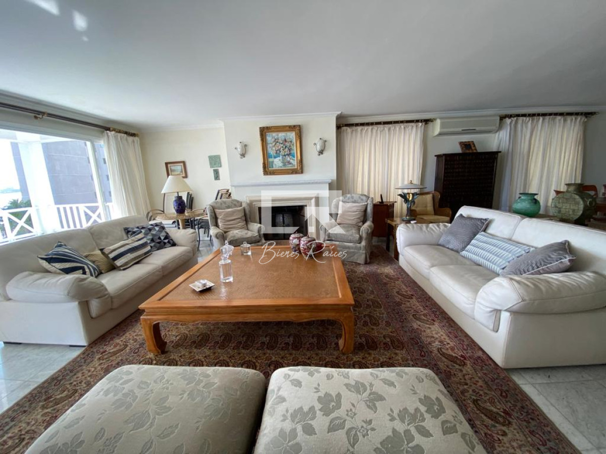 Apartamento ID.119 - Excepcional apto sobre rambla portuaria.