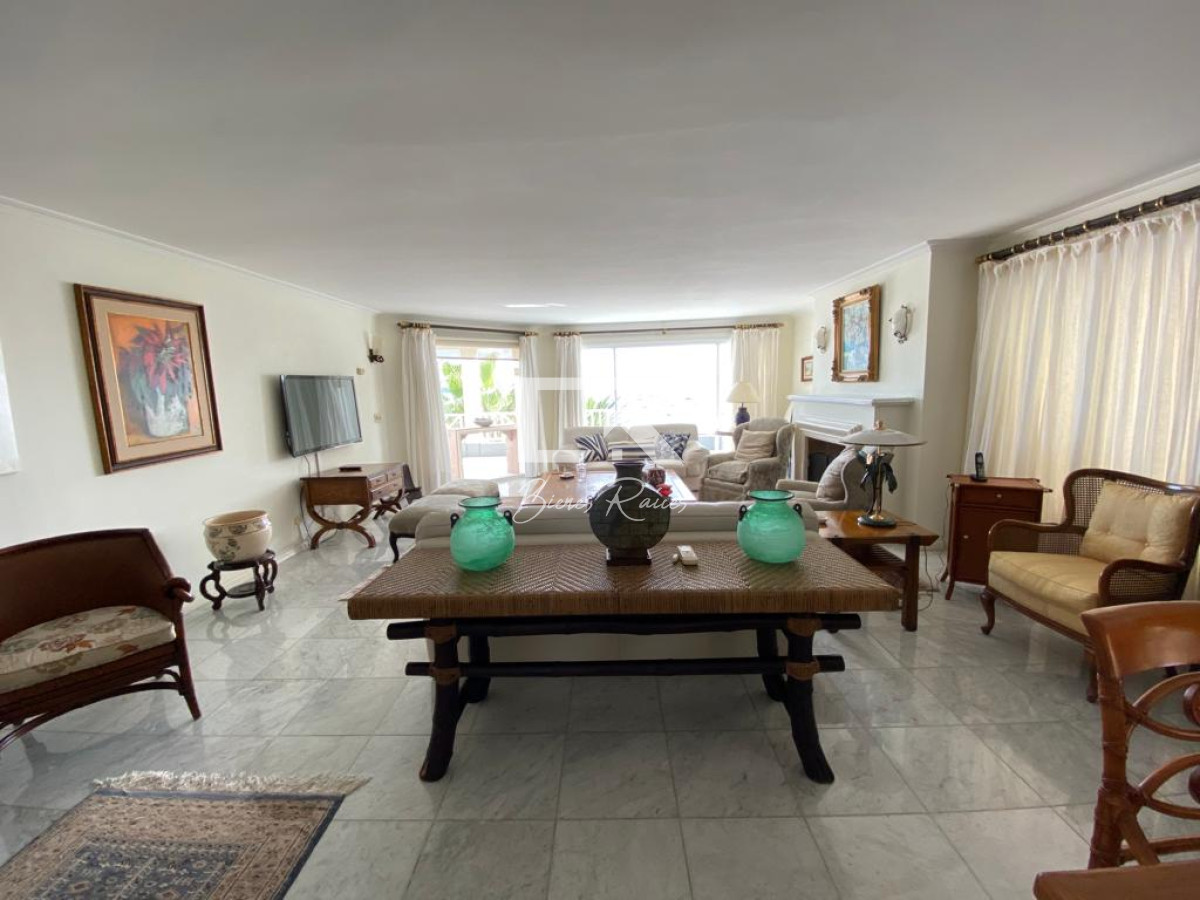 Apartamento ID.119 - Excepcional apto sobre rambla portuaria.