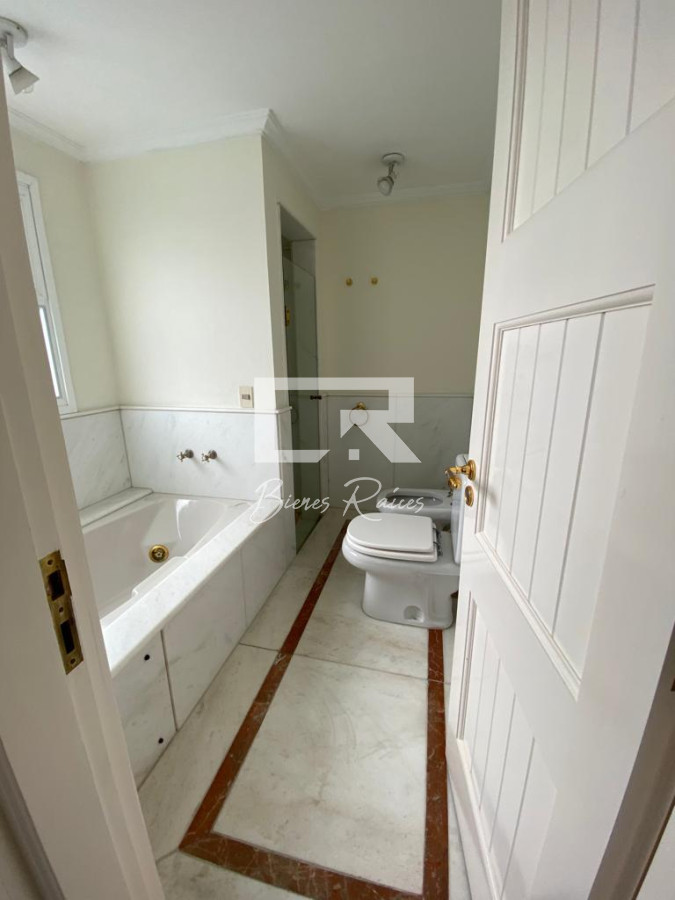 Apartamento ID.119 - Excepcional apto sobre rambla portuaria.
