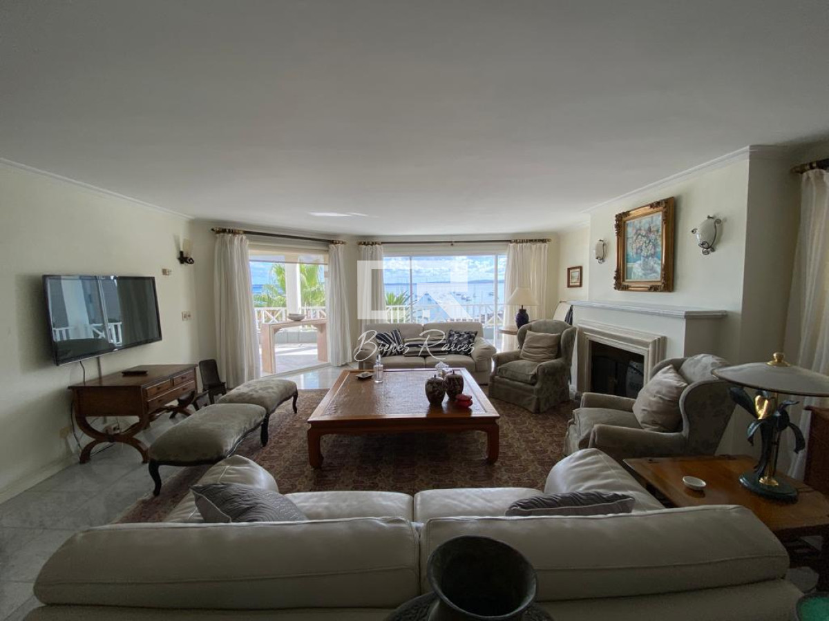 Apartamento ID.119 - Excepcional apto sobre rambla portuaria.
