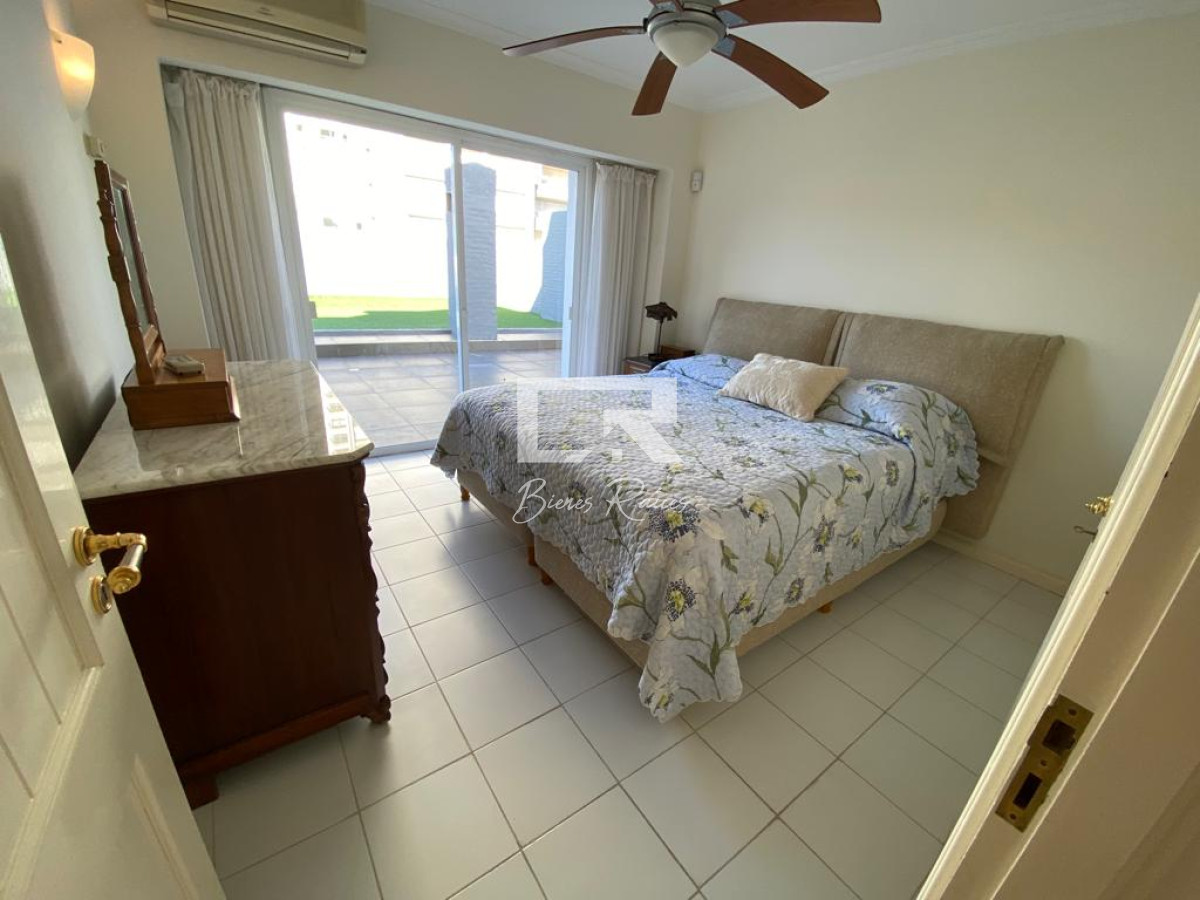 Apartamento ID.119 - Excepcional apto sobre rambla portuaria.
