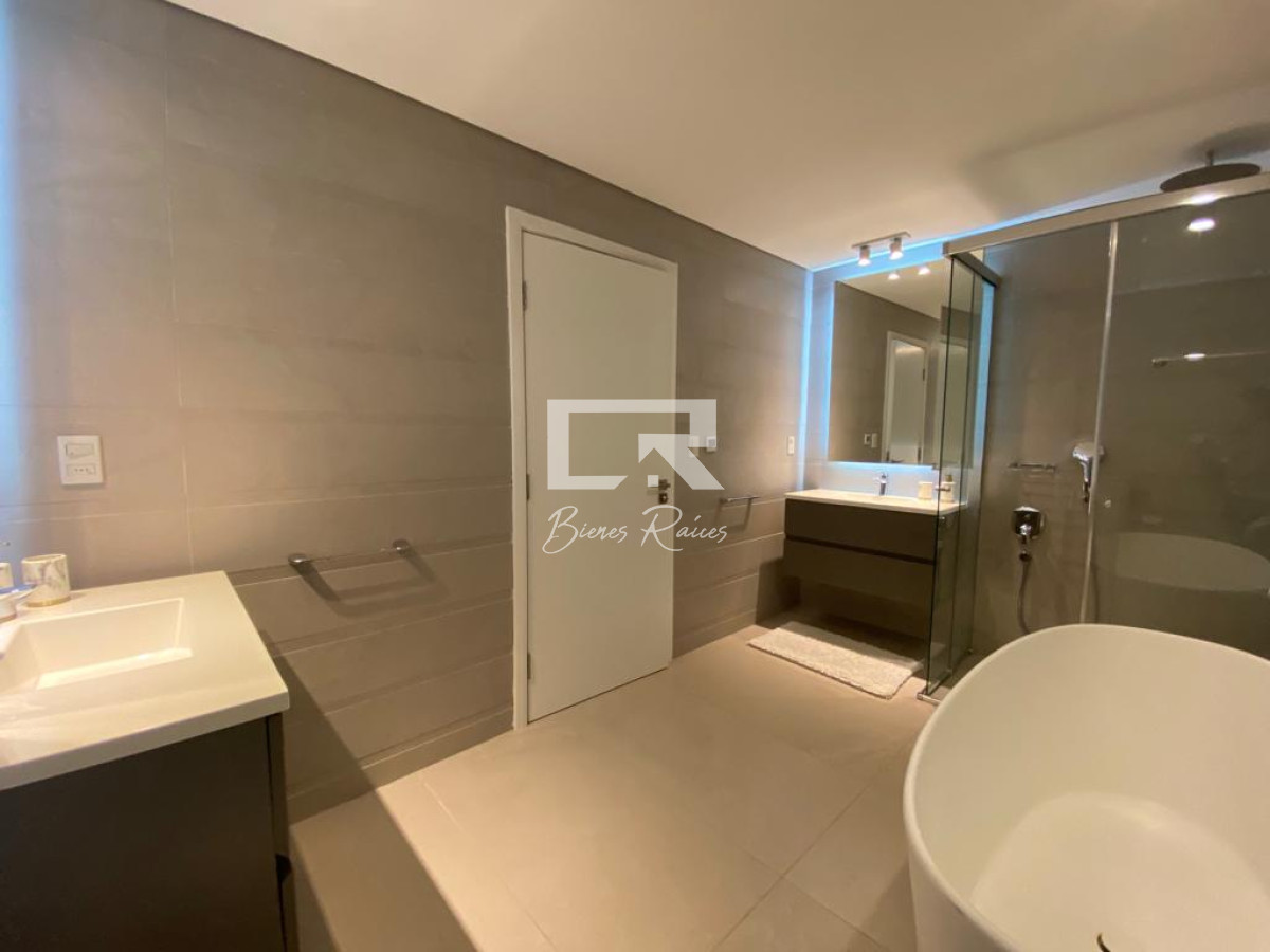 Apartamento ID.112 - Lujosa planta sobre la primera línea al mar.