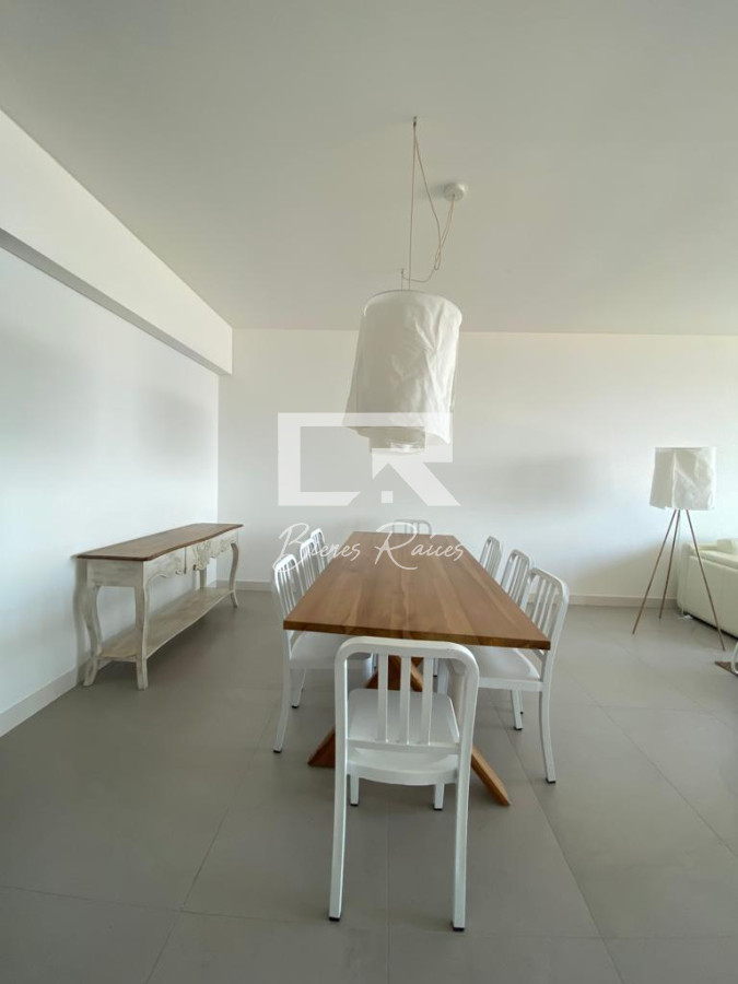 Apartamento ID.112 - Lujosa planta sobre la primera línea al mar.