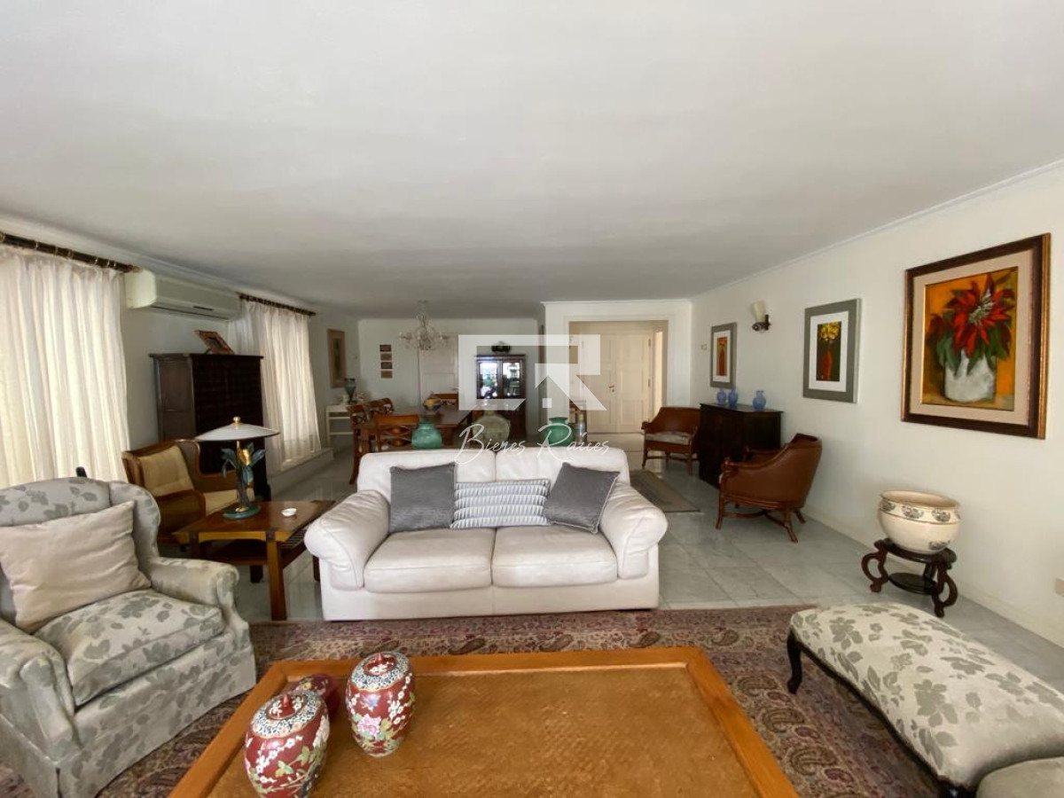 Apartamento ID.119 - Excepcional apto sobre rambla portuaria.