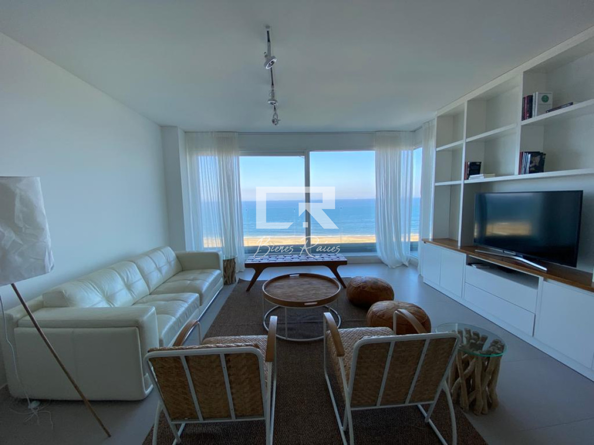 Apartamento ID.112 - Lujosa planta sobre la primera línea al mar.