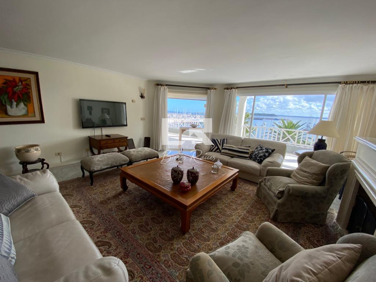 Apartamento ID.119 - Excepcional apto sobre rambla portuaria.