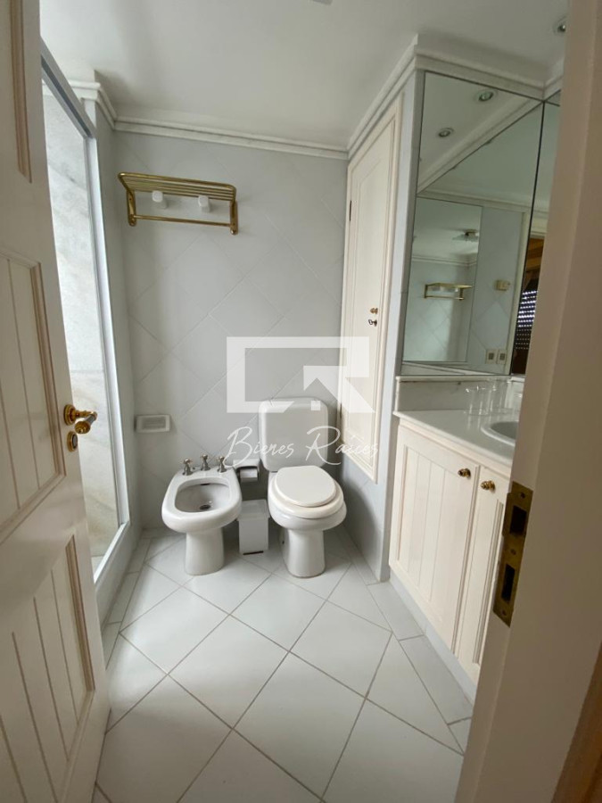 Apartamento ID.119 - Excepcional apto sobre rambla portuaria.