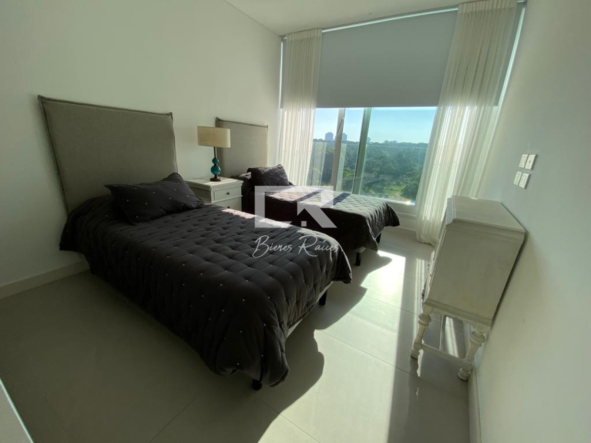 Apartamento ID.112 - Lujosa planta sobre la primera línea al mar.