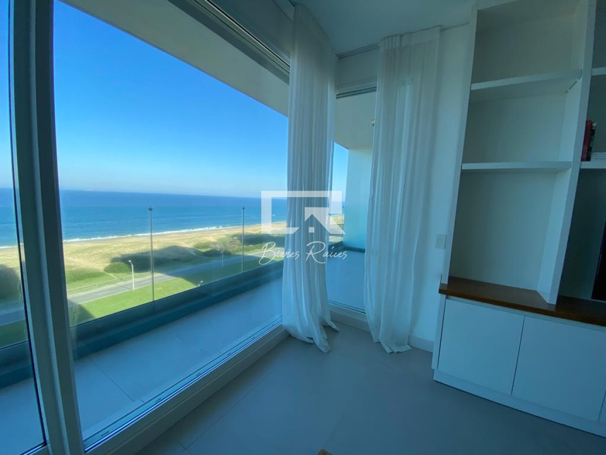 Apartamento ID.112 - Lujosa planta sobre la primera línea al mar.