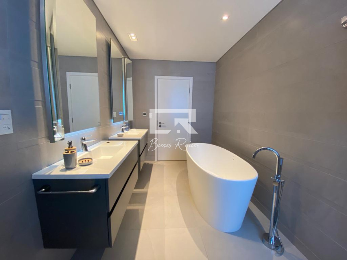 Apartamento ID.113 - Sobre la primer línea al mar,  conjugue estilo y calidad.