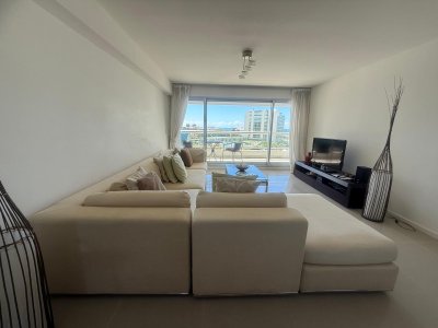 Apartamento de 3 dormitorios en venta en Punta del Este