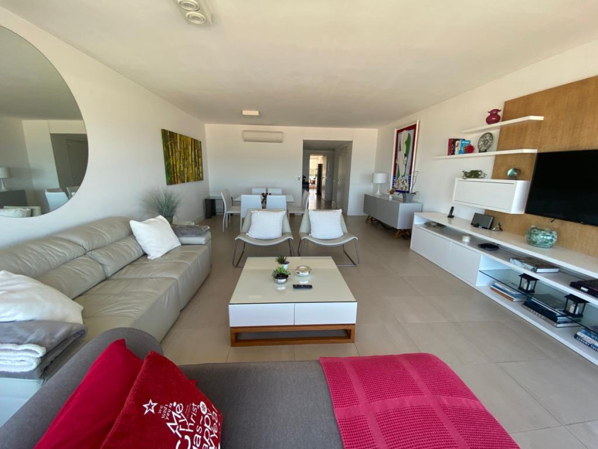 Moderno Apartamento en Le Parc Frente al Mar, Punta del Este 