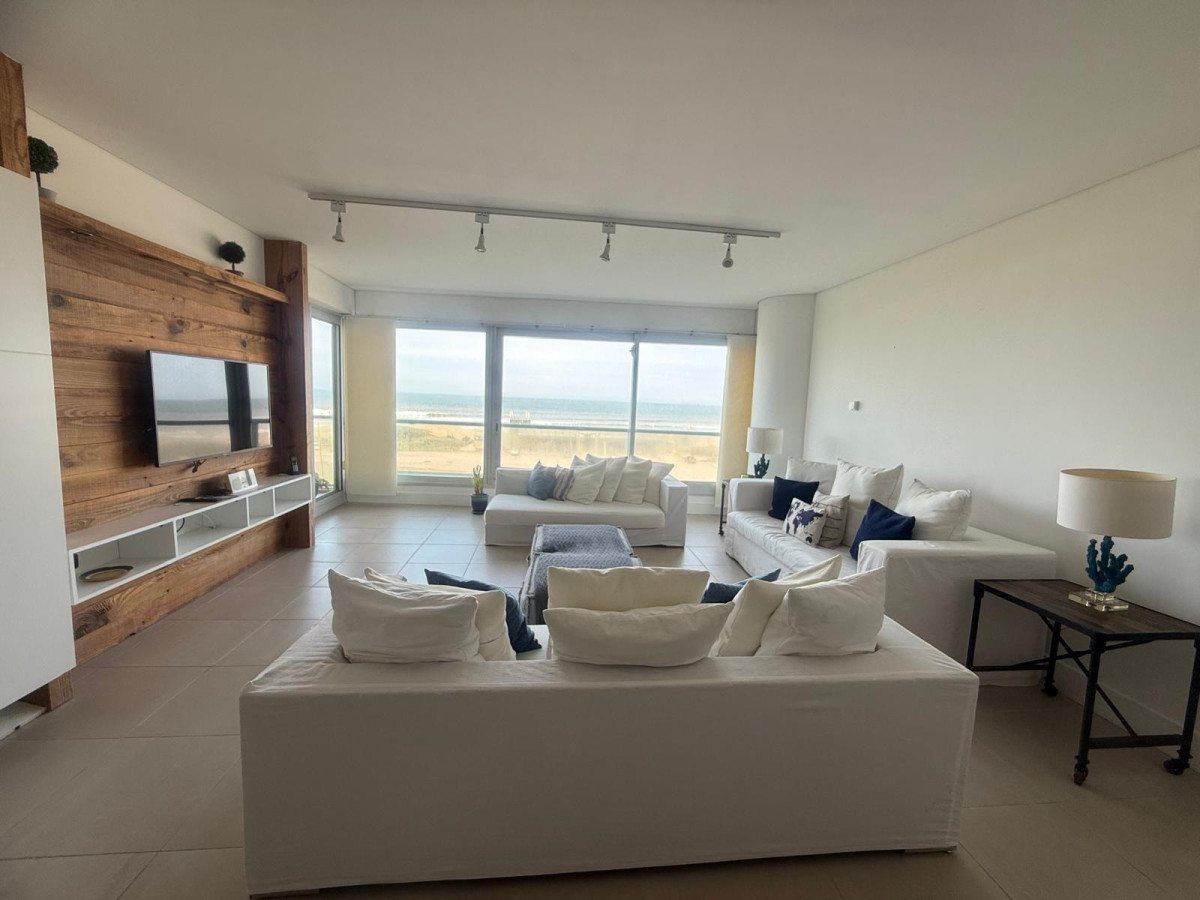 Moderno Apartamento de 2 Dormitorios en Le Parc Frente al Mar, Punta del Este 