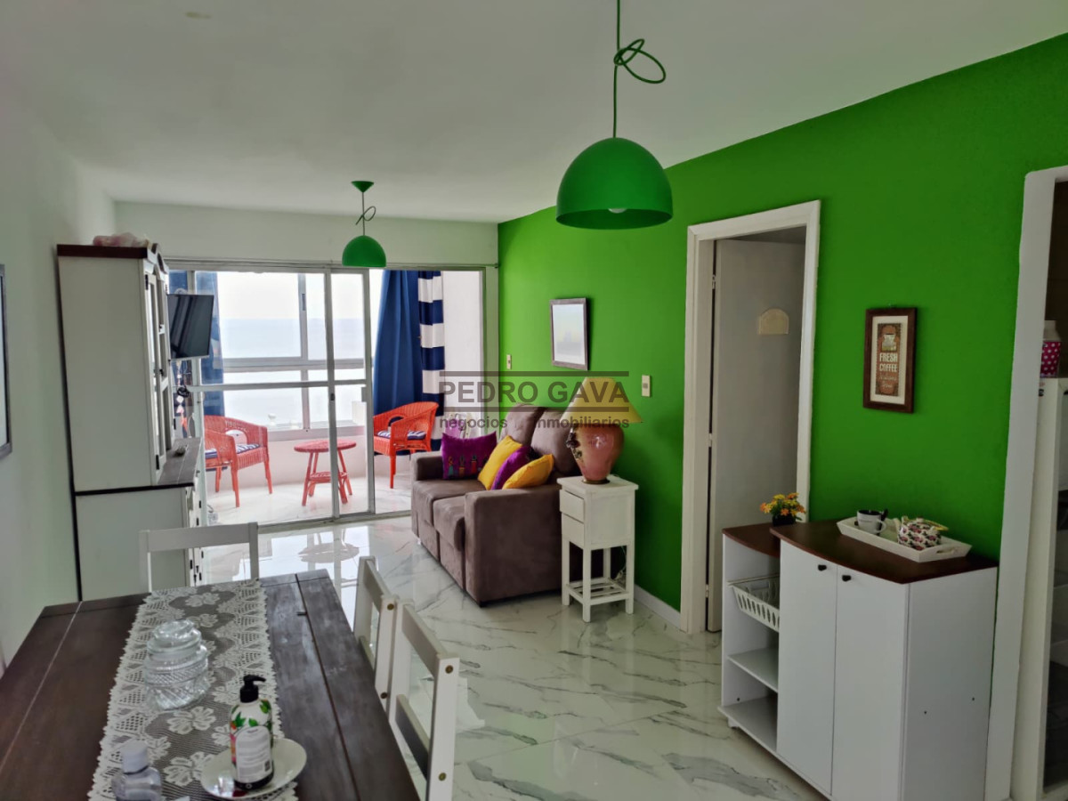 Apartamento ID.349 - Alquiler anual en el centro de Piriápolis - 2 dormitorios, cochera y vista a la Rambla