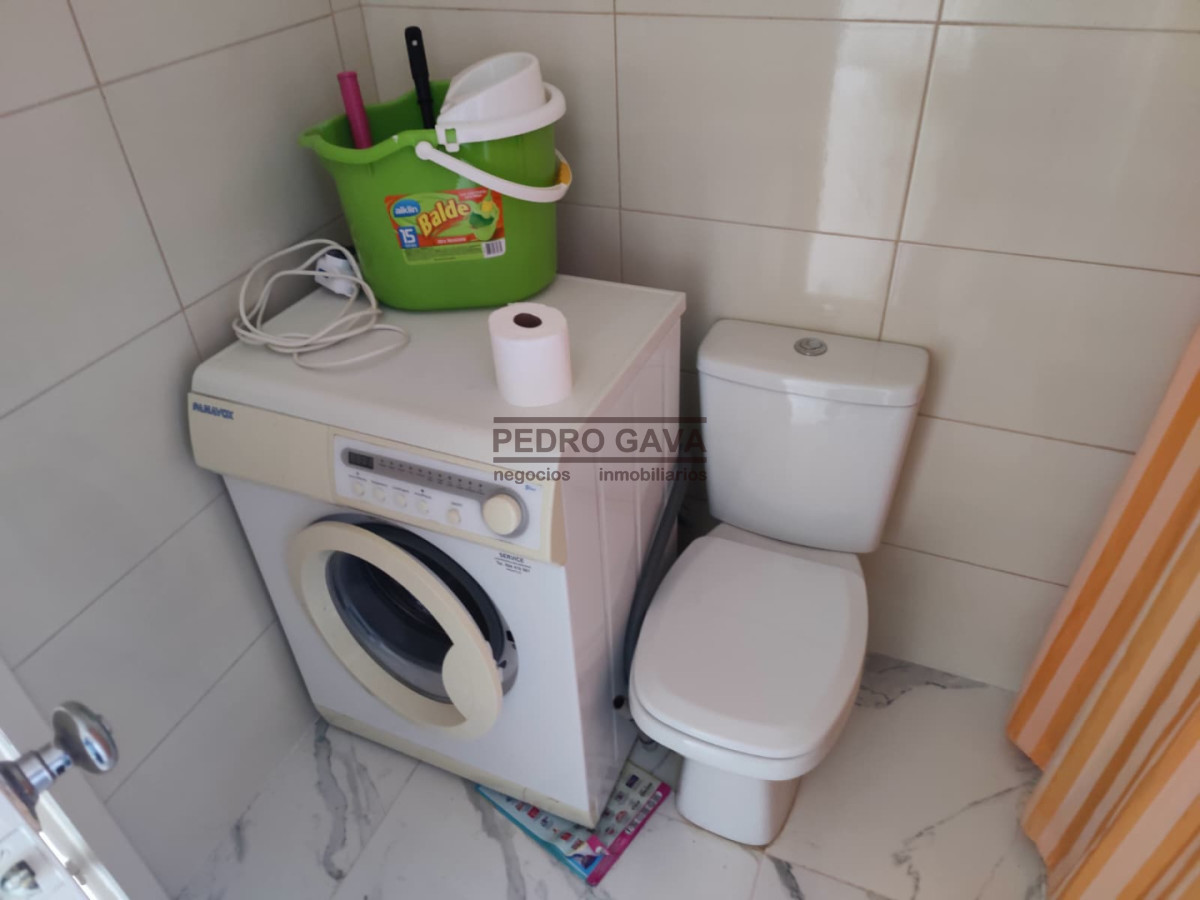 Apartamento ID.349 - Alquiler anual en el centro de Piriápolis - 2 dormitorios, cochera y vista a la Rambla