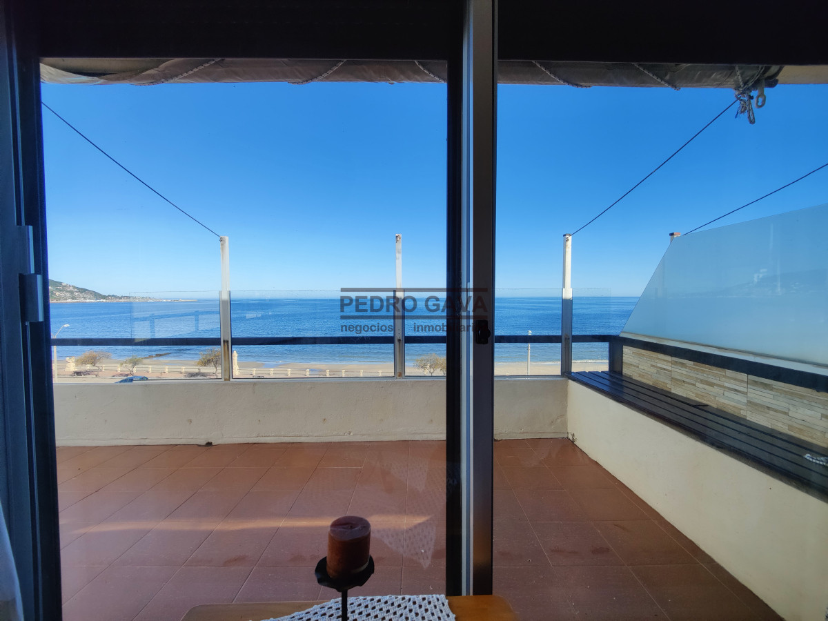 Apartamento ID.311 - Penthouse exclusivo frente al mar a la venta en Piriápolis