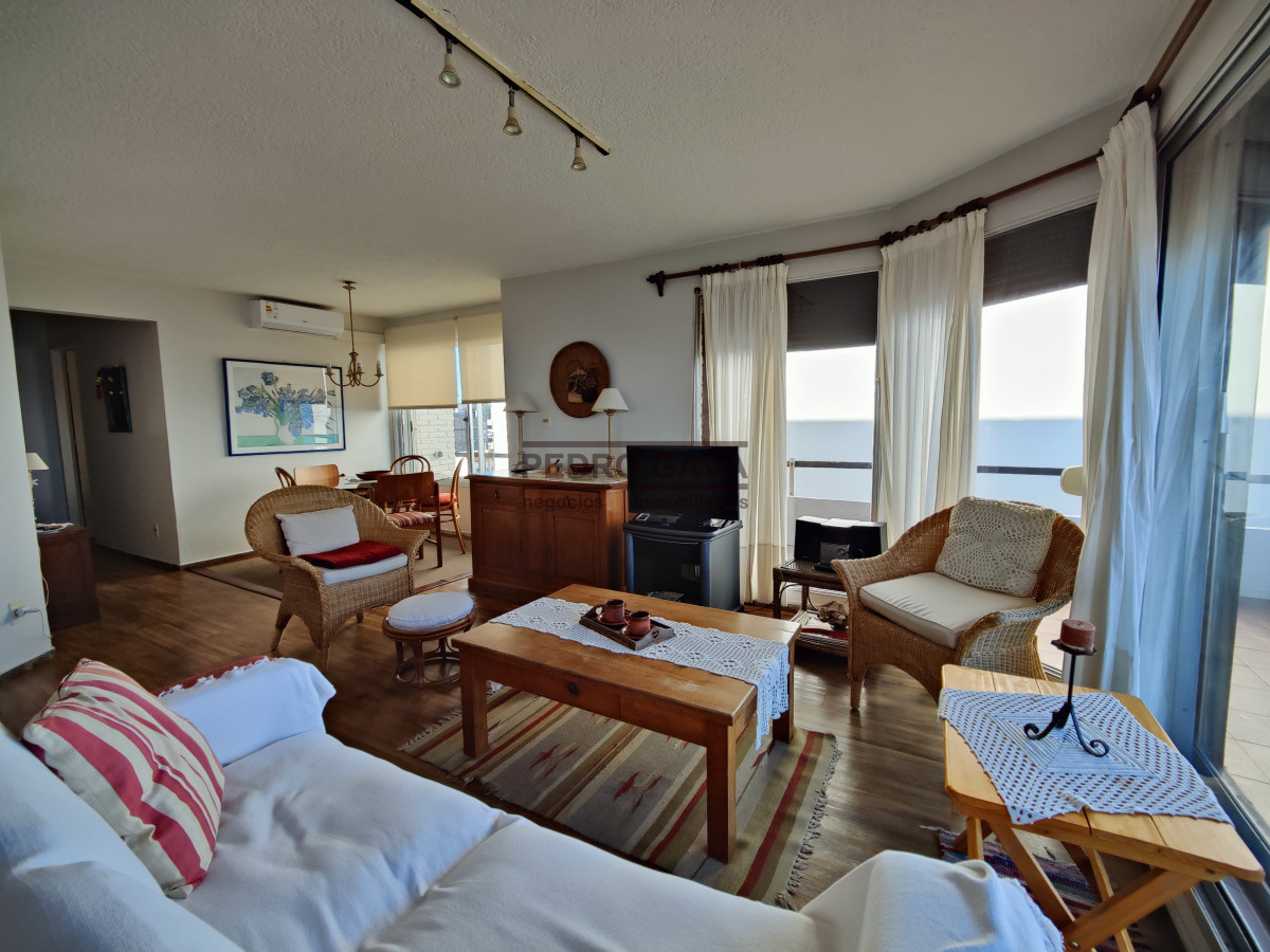 Apartamento ID.311 - Penthouse exclusivo frente al mar a la venta en Piriápolis
