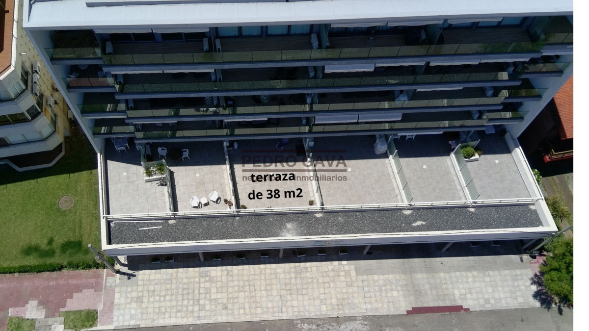 Apartamento ID.334 - Apartamento a la ventafrente al mar con gran terraza de 38 m² en Piriápolis !!