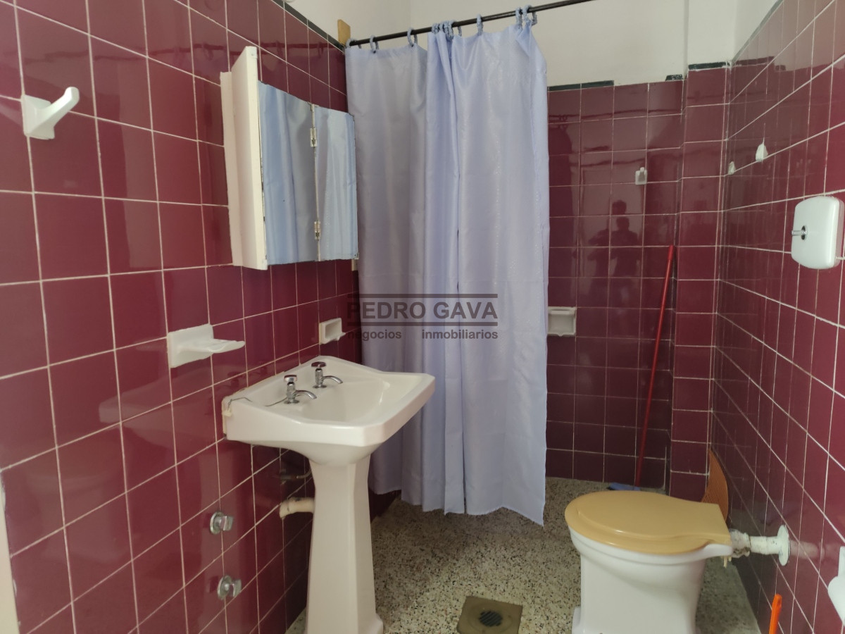 Apartamento ID.228 - Apartamento a la venta en Piriapolis a metros de la Rambla con local comercial o vivienda !